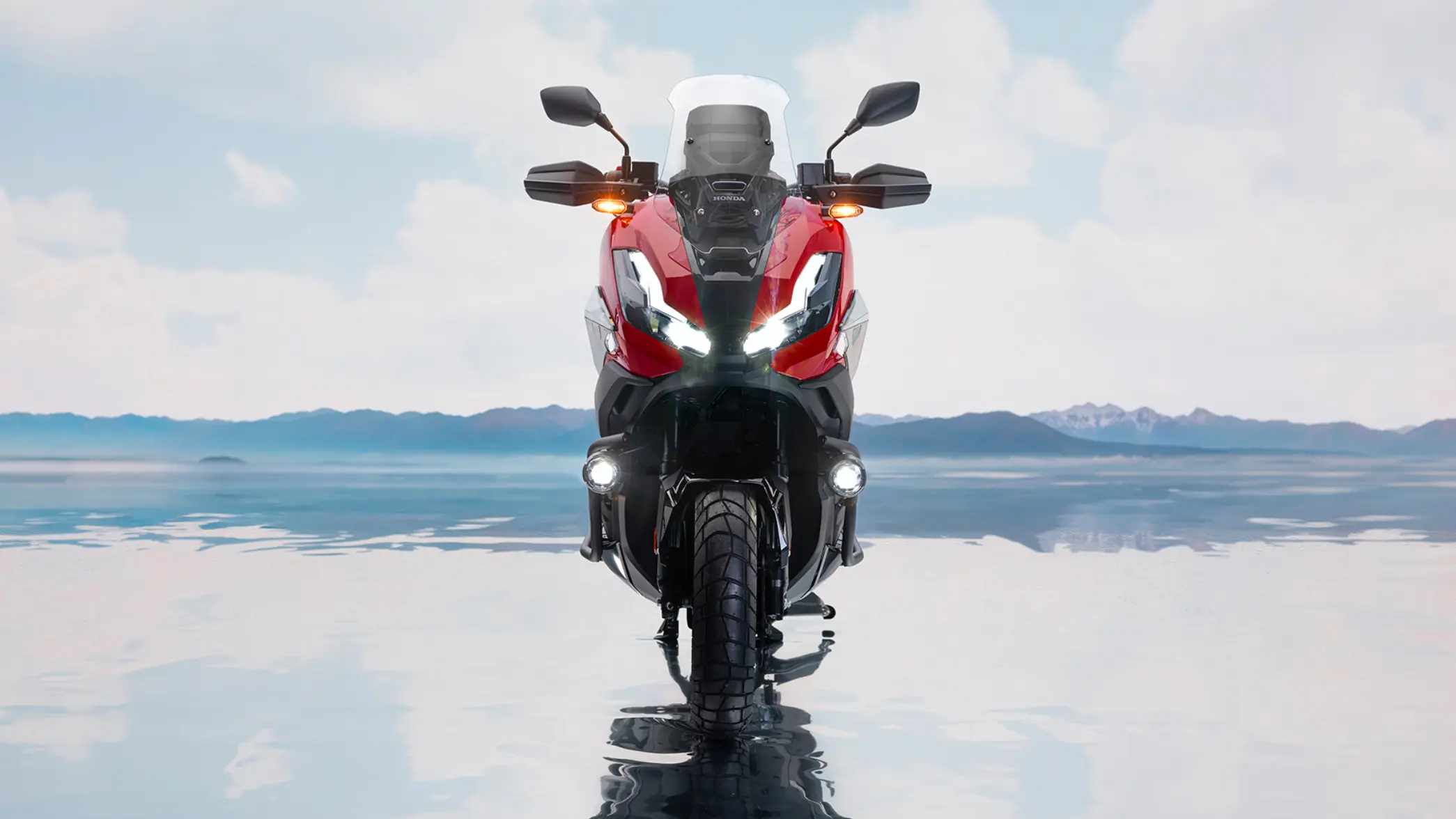 نمای جلو موتورسیکلت هوندا ADV 350