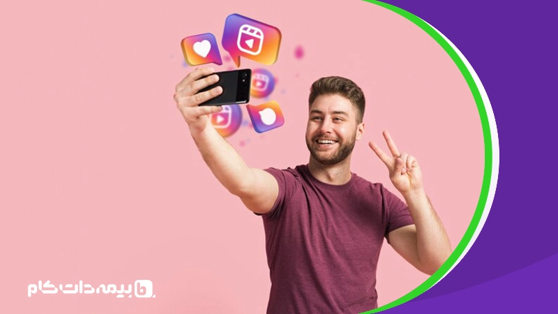 young-people-using-reels_23-2150038636 بیشترین کسب درآمد از گوشی متعلق به بلاگرهاست.